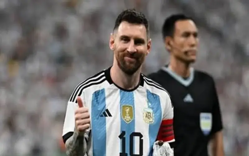 القائد قبل الهداف.. ميسي يهدي أوتاميندي ركلة جزاء ويؤجل حلم الـ1000